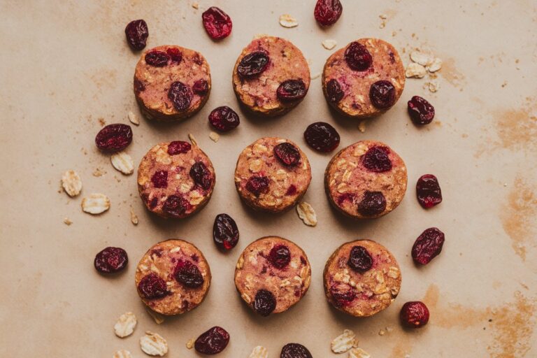 4-Ingredient Cranberry and Oat Bites: A Sweet and Tangy Treat for Your Pup