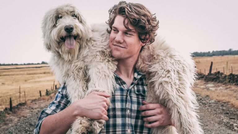 10 Perfect Gift Ideas for Dog Dads (Because They Deserve It)