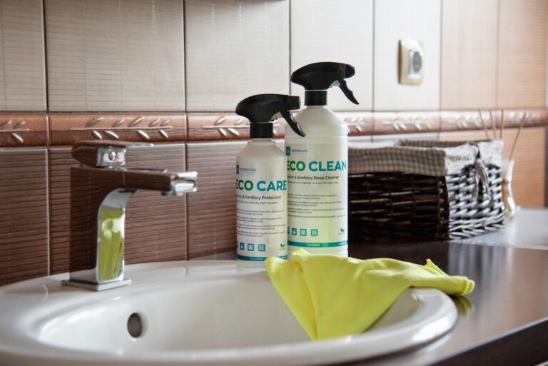 Must-Know Bathroom Cleaning Hacks (That Will Save Your Life!)
