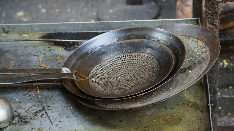 How To Deep Clean Dirty Pans