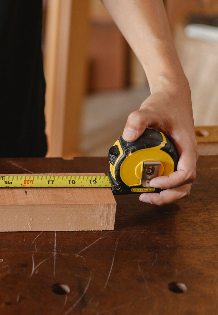 Measuring and marking a pipe with a tape measure
